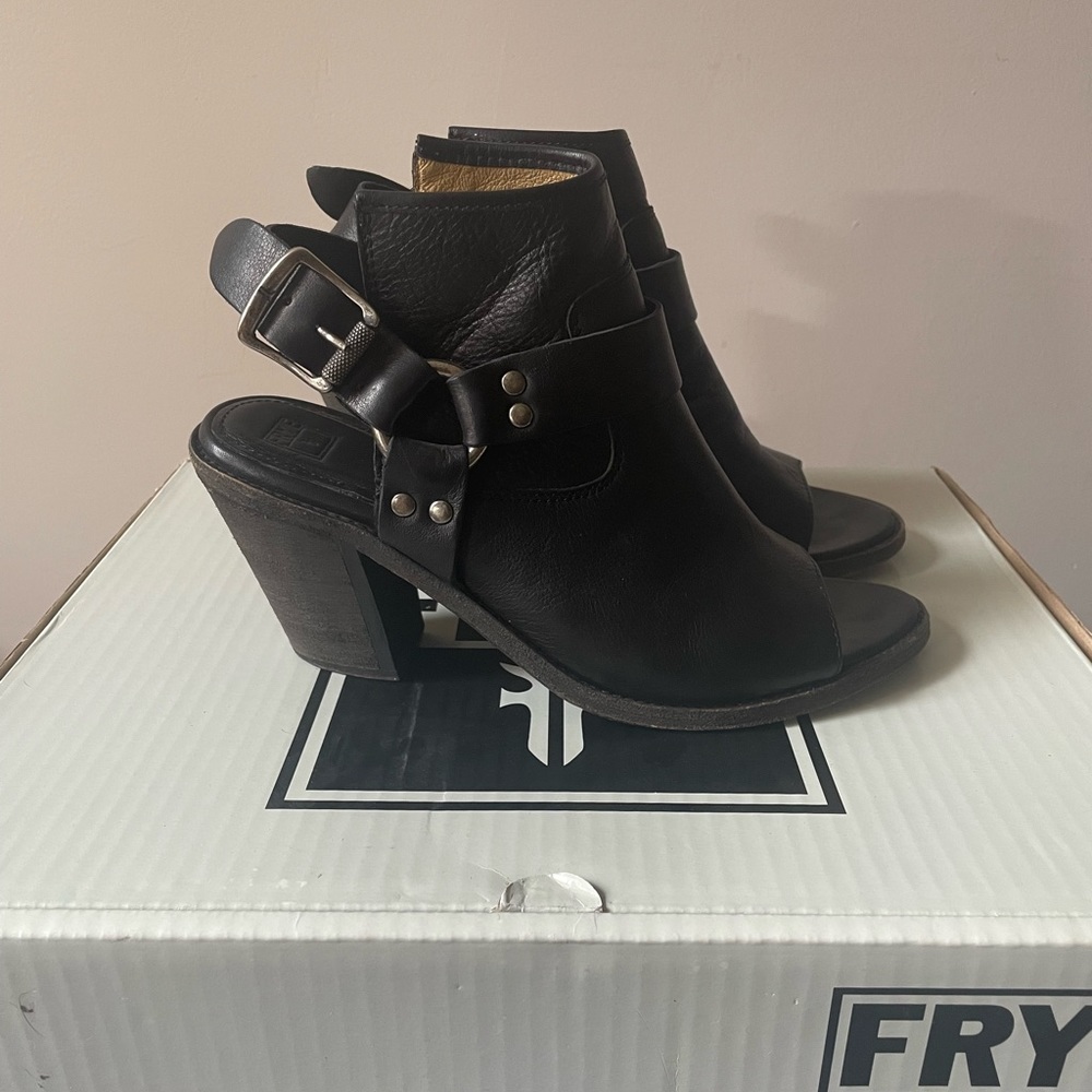 Frye Izzy Harness Sling Back black 7.5